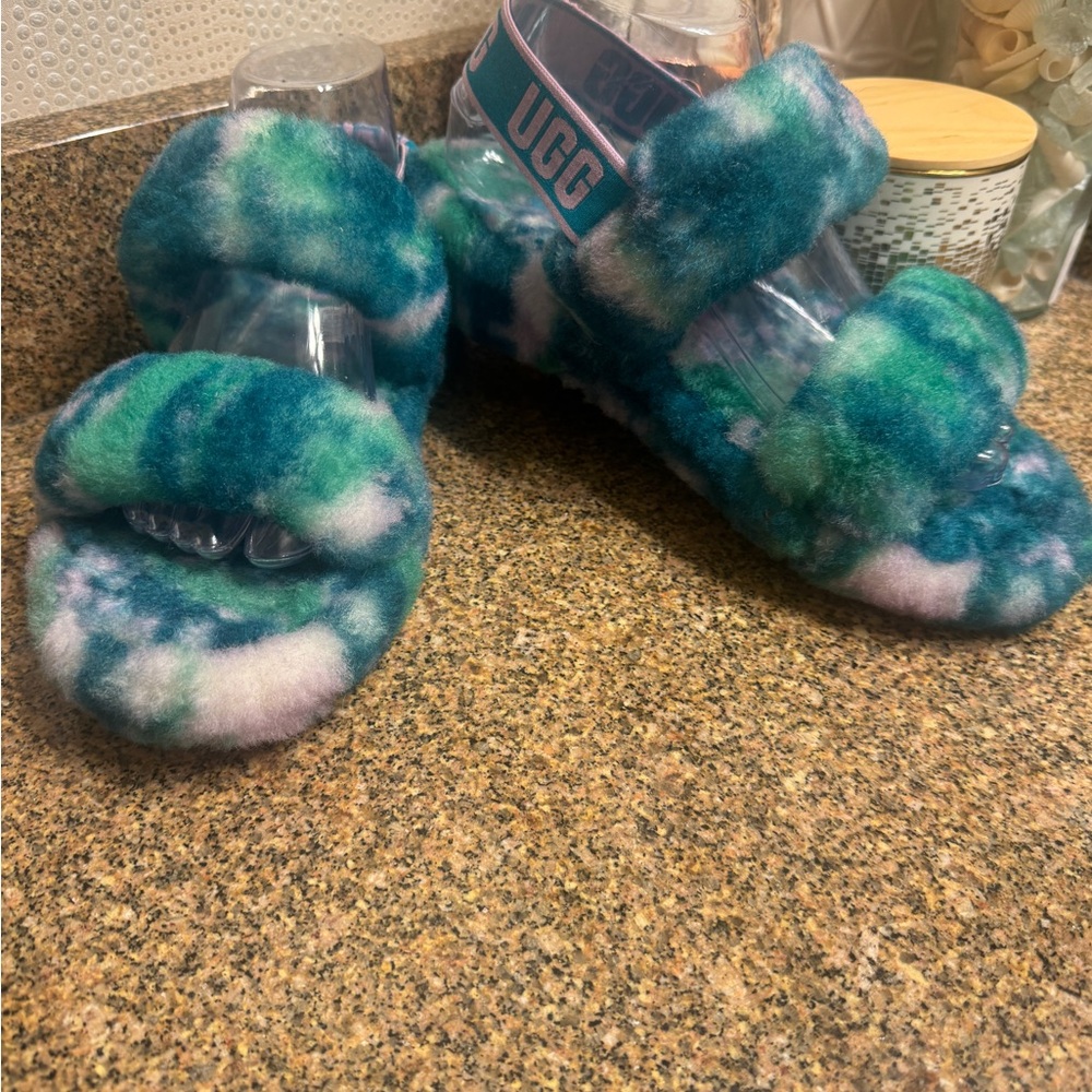 UGG‎ Vibrant Fluff Yeah Sandals green tye dye size 8 NWOT